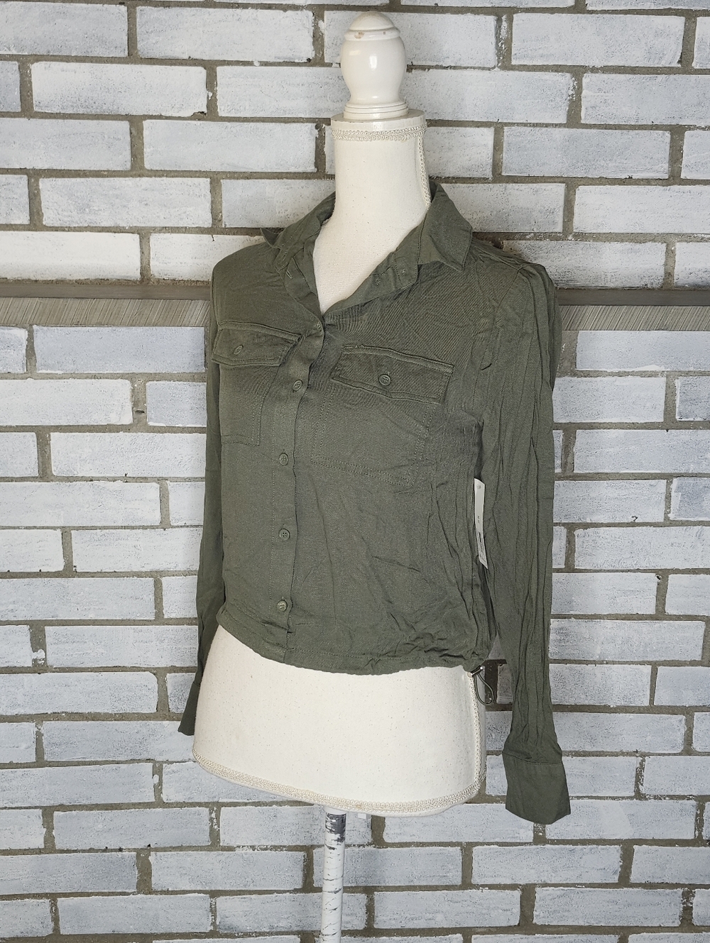 • NWT No Boundaries Junior’s Long Sleeve Button Up Utility Shirt Size XS Green